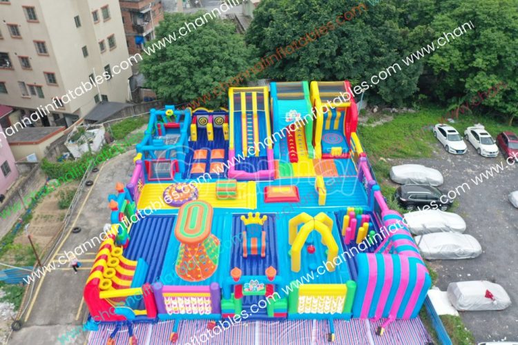 super large inflatable bouncy park